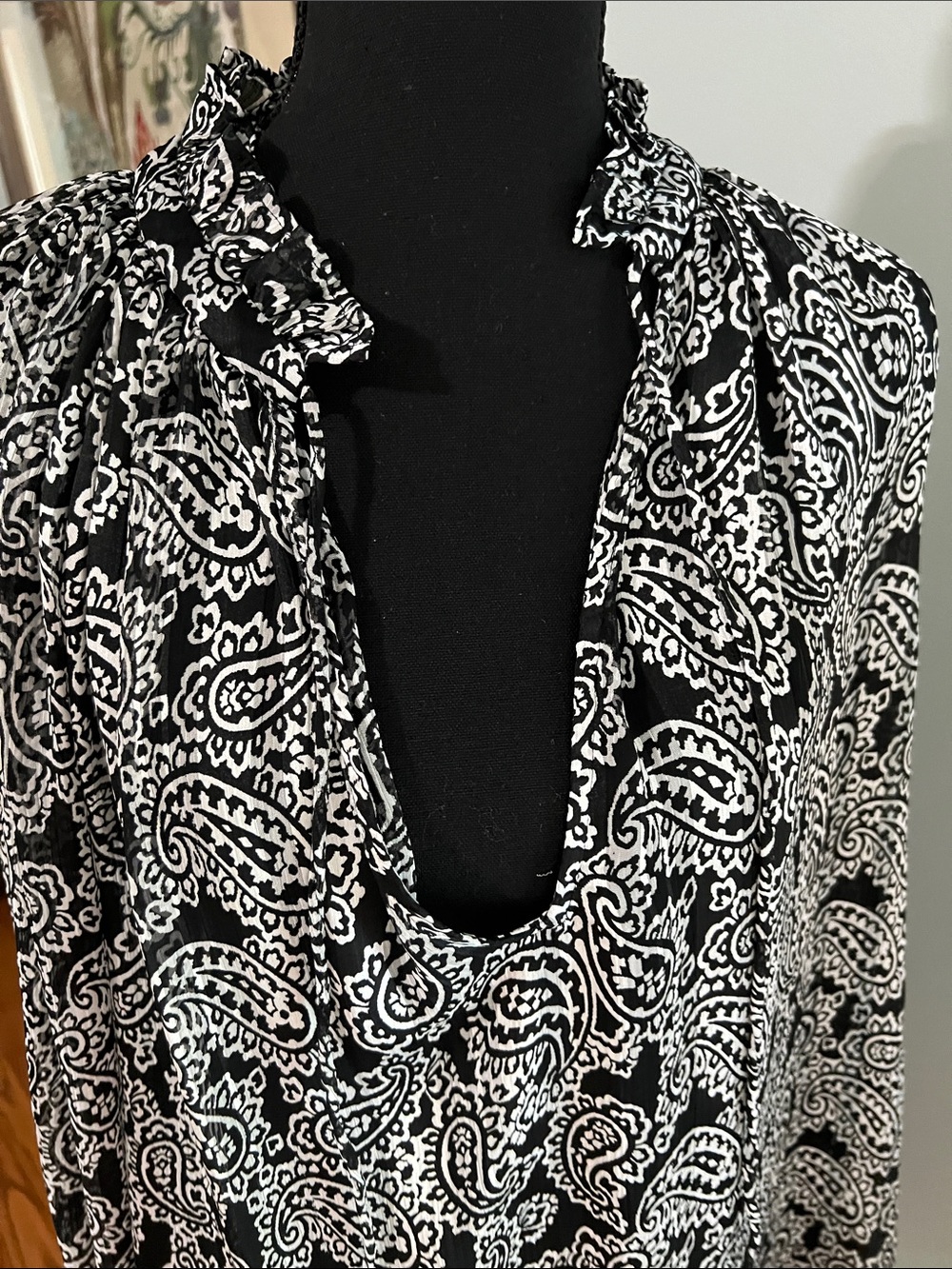 H&M Black and White Paisley Tie-Neck Blouse - Picture 6 of 8